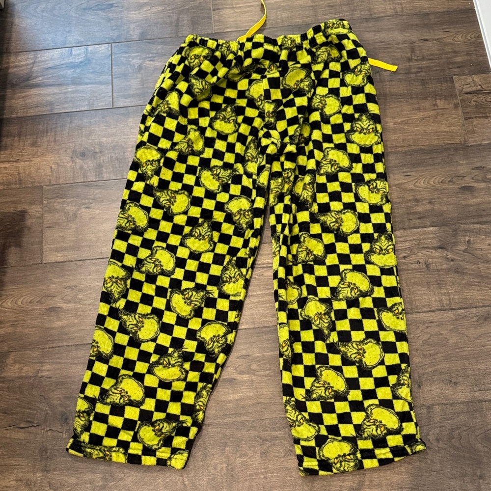 NWOT! Grinch Checkered Graphic PJ Bottoms